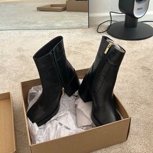 BRAND NEW (unworn) Steve Madden heeled black booties